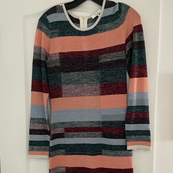 Parker dress with silver weaving, perfect for any occasion - Picture 2 of 2